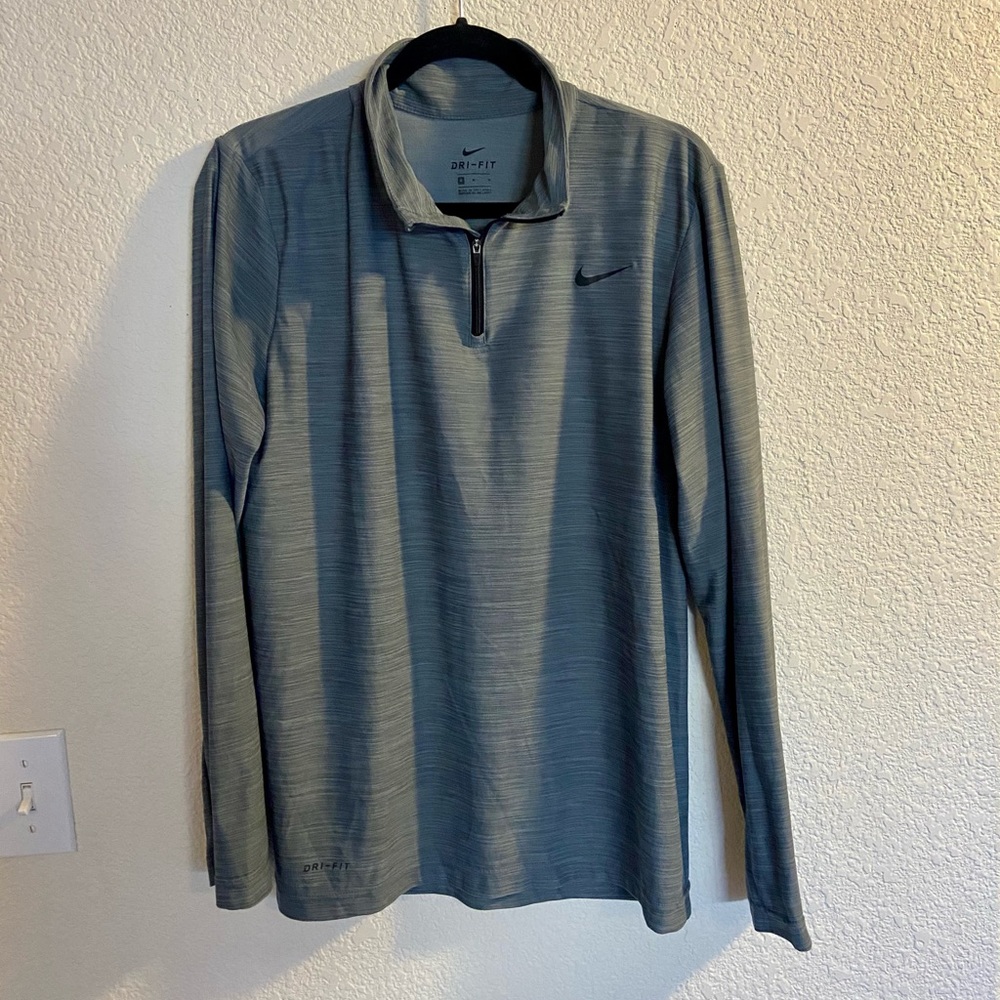 Nike dry fit Women’s pullover